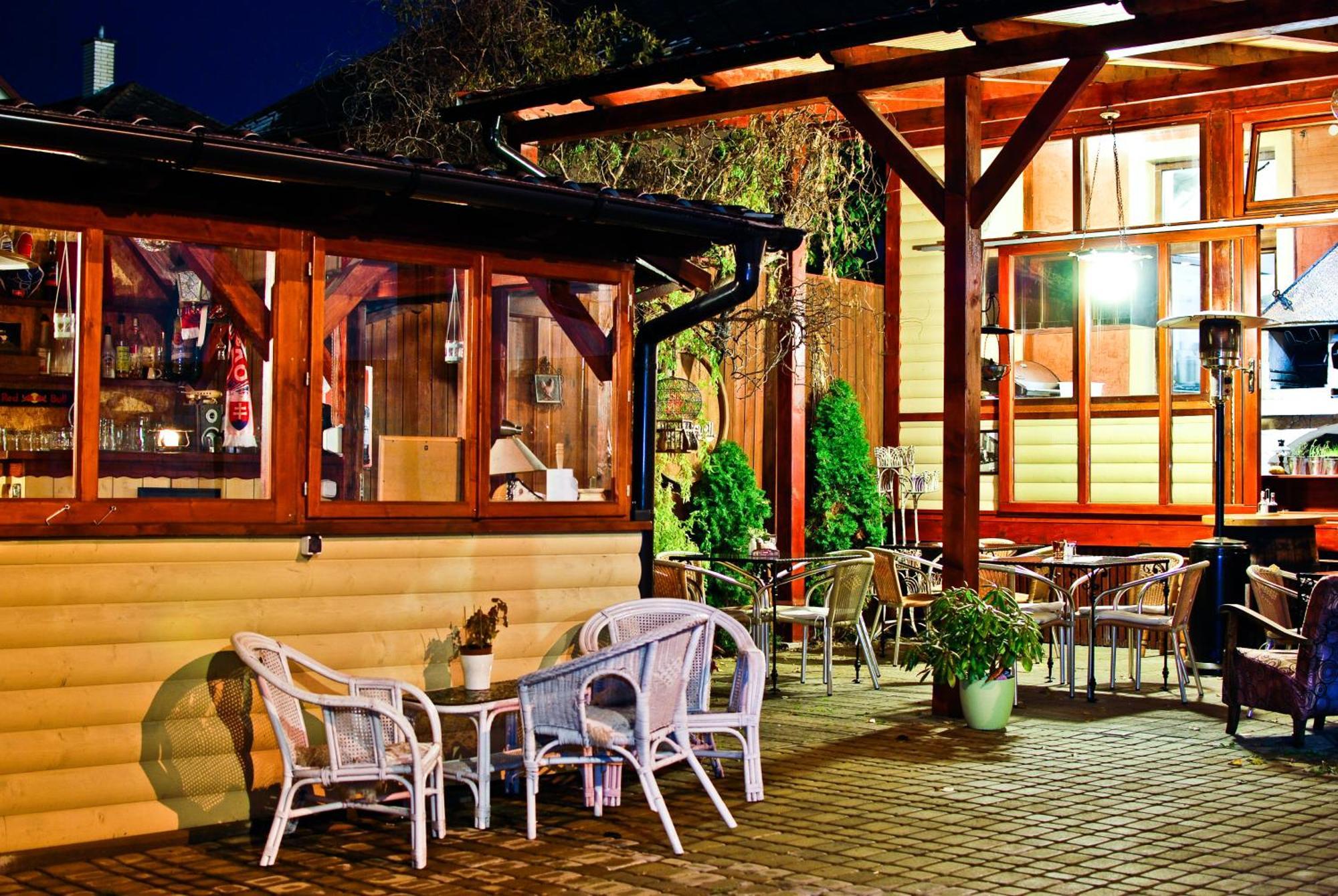Penzion Restaurant Jakub Poprad Exterior photo